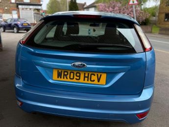 Ford Focus 1.6 Zetec Hatchback 5dr Petrol Manual (161 g/km, 99 bhp)