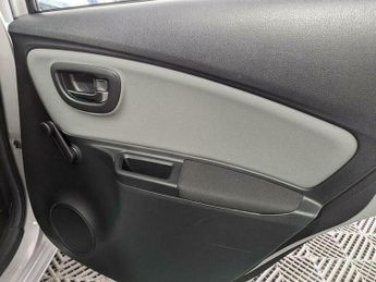 Toyota Yaris 1.5 VVT-h Icon E-CVT Euro 6 5dr