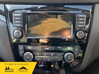 Nissan Qashqai DIG-T ACENTA PREMIUM DCT, nav + camera +parking aid
