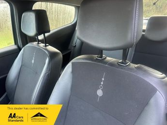 Renault Clio DYNAMIQUE TOMTOM 16V