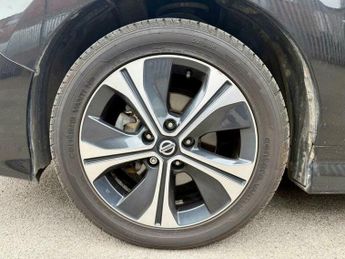 Nissan Leaf 40kWh Tekna Hatchback 5dr Electric Auto (150 ps)