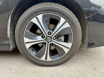 Nissan Leaf 40kWh Tekna Hatchback 5dr Electric Auto (150 ps)