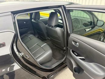 Nissan Leaf 40kWh Tekna Hatchback 5dr Electric Auto (150 ps)