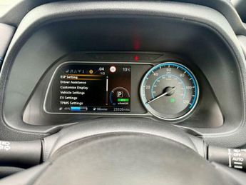 Nissan Leaf 40kWh Tekna Hatchback 5dr Electric Auto (150 ps)