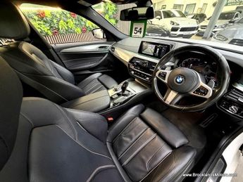 BMW 5 SERIES 520d XDRIVE M SPORT [7X SERVICES, SAT NAV, LEATHER, HEATED SEATS