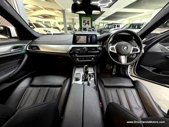 BMW 5 SERIES 520d XDRIVE M SPORT [7X SERVICES, SAT NAV, LEATHER, HEATED SEATS