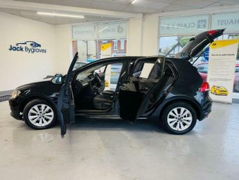 Volkswagen Golf 1.6 TDI BlueMotion Tech SE DSG Euro 5 (s/s) 5dr