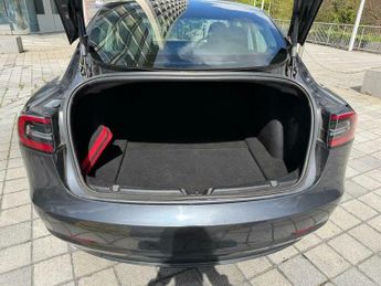 Tesla Model 3 Standard Range Plus Auto RWD 4dr