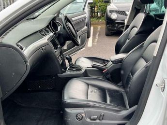Skoda Superb 2.0 TDI Elegance DSG Euro 5 (s/s) 5dr