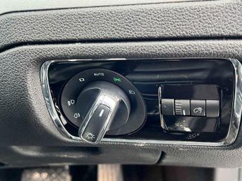 Skoda Superb 2.0 TDI Elegance DSG Euro 5 (s/s) 5dr