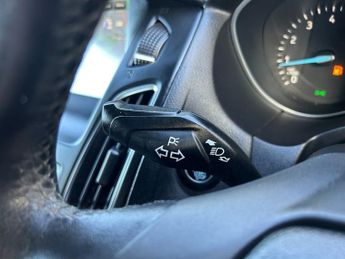 Ford Focus 1.6 Titanium Hatchback 5dr Petrol Powershift Euro 6 (125 ps)