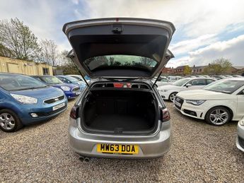 Volkswagen Golf SE TDI BLUEMOTION TECHNOLOGY DSG