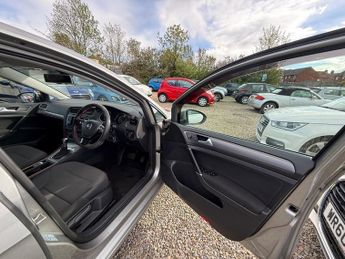 Volkswagen Golf SE TDI BLUEMOTION TECHNOLOGY DSG