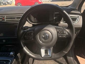 MG MG5 61.1kWh SE Long Range Auto 5dr