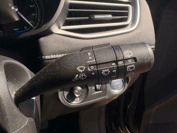 MG MG5 61.1kWh SE Long Range Auto 5dr