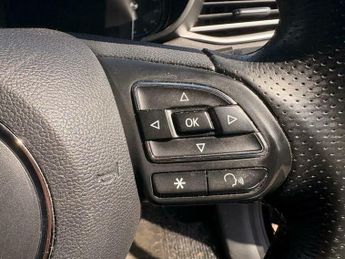 MG MG5 61.1kWh SE Long Range Auto 5dr