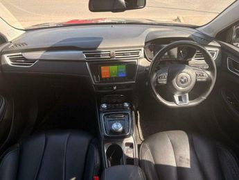 MG MG5 61.1kWh SE Long Range Auto 5dr