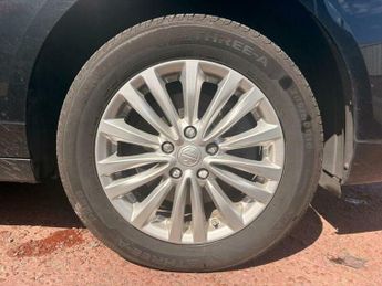 MG MG5 61.1kWh SE Long Range Auto 5dr