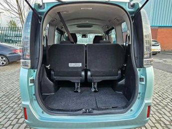 Toyota Voxy 1.8 Hybrid VVT-h MPV 7 Seats 5dr