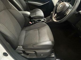 Toyota Corolla 1.8 VVT-h Design CVT Euro 6 (s/s) 5dr