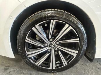 Toyota Corolla 1.8 VVT-h Design CVT Euro 6 (s/s) 5dr