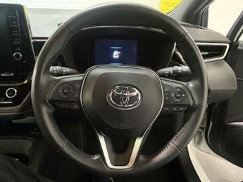 Toyota Corolla 1.8 VVT-h Design CVT Euro 6 (s/s) 5dr