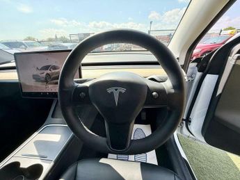 Tesla Model Y Auto RWD 5dr