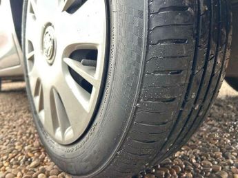 Vauxhall Corsa 1.4i 16v Club 5dr