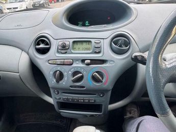 Toyota Yaris 1.3 VVT-i 16v CDX 5dr