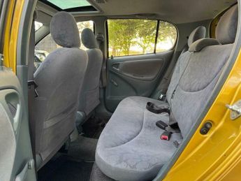 Toyota Yaris 1.3 VVT-i 16v CDX 5dr