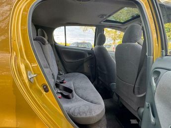 Toyota Yaris 1.3 VVT-i 16v CDX 5dr