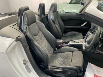 Audi TT 2.0 TFSI 40 Black Edition Roadster S Tronic Euro 6 (s/s) 2dr