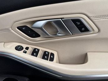 BMW 3 SERIES 320i XDRIVE M SPORT