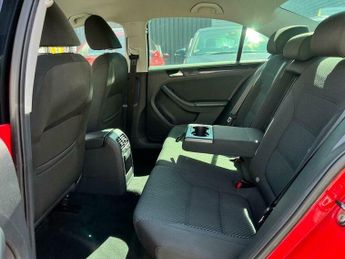Volkswagen Jetta 1.6 TDI BlueMotion Tech SE DSG Euro 5 (s/s) 4dr