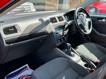 Volkswagen Jetta 1.6 TDI BlueMotion Tech SE DSG Euro 5 (s/s) 4dr