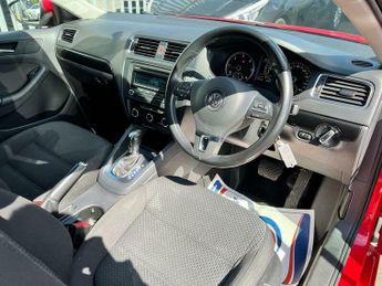 Volkswagen Jetta 1.6 TDI BlueMotion Tech SE DSG Euro 5 (s/s) 4dr