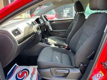 Volkswagen Jetta 1.6 TDI BlueMotion Tech SE DSG Euro 5 (s/s) 4dr