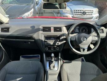 Volkswagen Jetta 1.6 TDI BlueMotion Tech SE DSG Euro 5 (s/s) 4dr