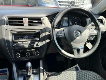 Volkswagen Jetta 1.6 TDI BlueMotion Tech SE DSG Euro 5 (s/s) 4dr
