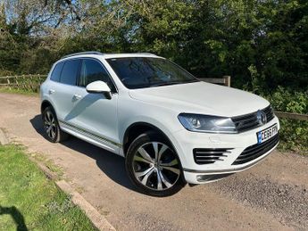 Volkswagen Touareg V6 R-LINE TDI BLUEMOTION TECHNOLOGY 1 FORMER KEEPER FROM NEW FUL