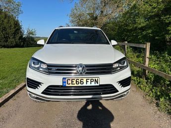 Volkswagen Touareg V6 R-LINE TDI BLUEMOTION TECHNOLOGY 1 FORMER KEEPER FROM NEW FUL