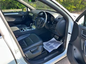 Volkswagen Touareg V6 R-LINE TDI BLUEMOTION TECHNOLOGY 1 FORMER KEEPER FROM NEW FUL