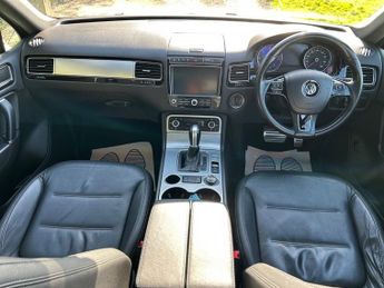 Volkswagen Touareg V6 R-LINE TDI BLUEMOTION TECHNOLOGY 1 FORMER KEEPER FROM NEW FUL