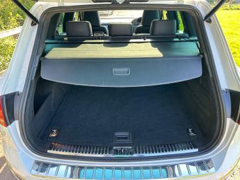 Volkswagen Touareg V6 R-LINE TDI BLUEMOTION TECHNOLOGY 1 FORMER KEEPER FROM NEW FUL