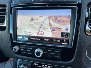Volkswagen Touareg V6 R-LINE TDI BLUEMOTION TECHNOLOGY 1 FORMER KEEPER FROM NEW FUL