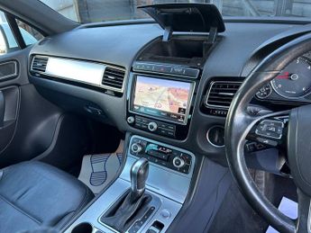 Volkswagen Touareg V6 R-LINE TDI BLUEMOTION TECHNOLOGY 1 FORMER KEEPER FROM NEW FUL