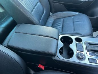 Volkswagen Touareg V6 R-LINE TDI BLUEMOTION TECHNOLOGY 1 FORMER KEEPER FROM NEW FUL