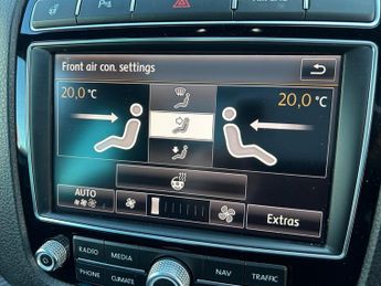 Volkswagen Touareg V6 R-LINE TDI BLUEMOTION TECHNOLOGY 1 FORMER KEEPER FROM NEW FUL