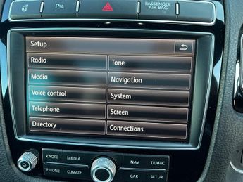 Volkswagen Touareg V6 R-LINE TDI BLUEMOTION TECHNOLOGY 1 FORMER KEEPER FROM NEW FUL
