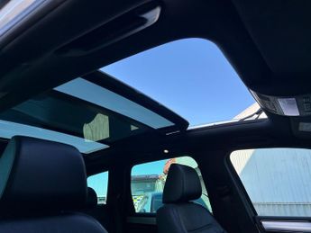 Volkswagen Touareg V6 R-LINE TDI BLUEMOTION TECHNOLOGY 1 FORMER KEEPER FROM NEW FUL